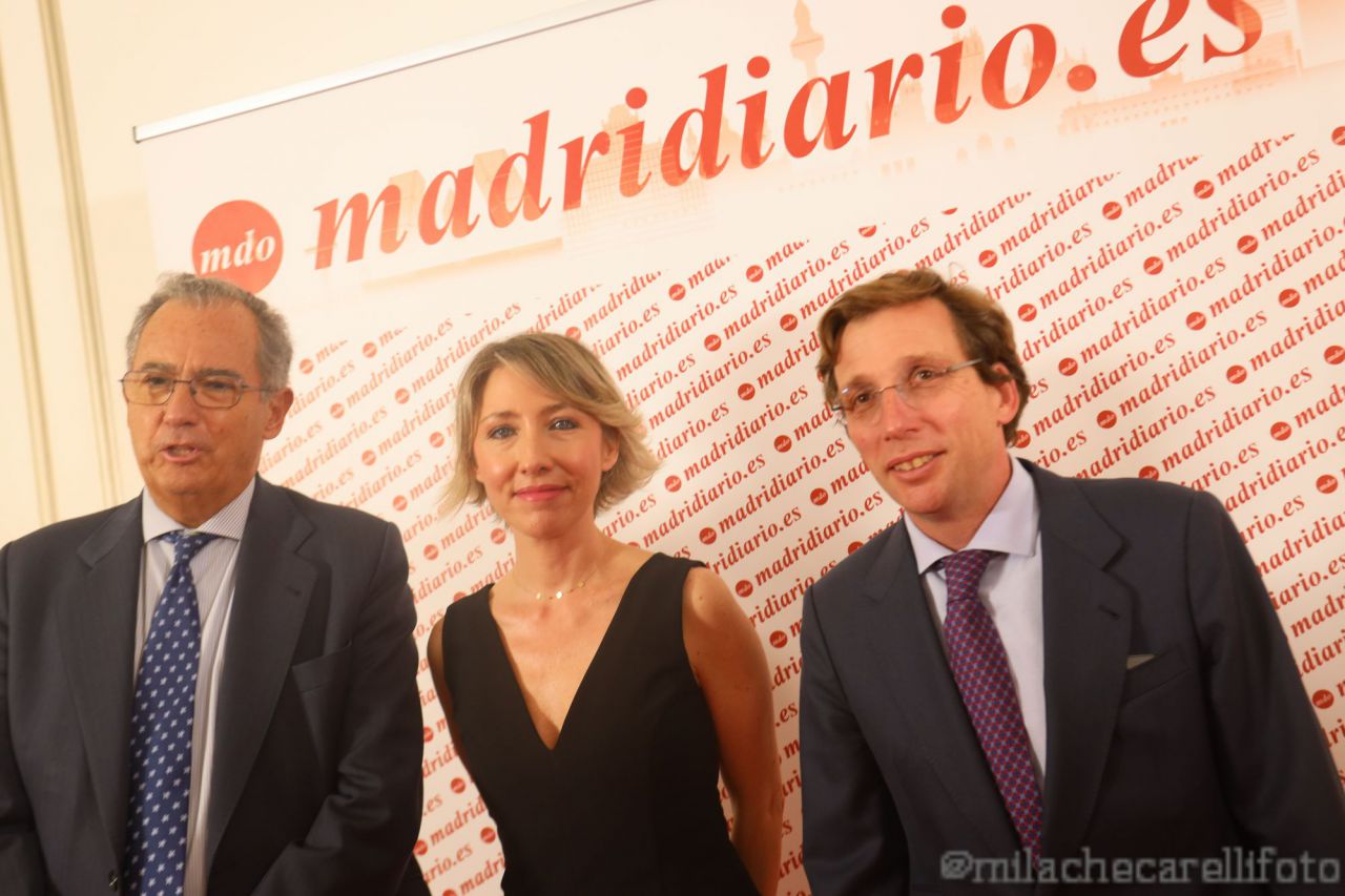 Enrique Osorio, consejero de Educación de la Comunidad de Madrid, María Cano, directora de Madridiario y José Luis Martínez- Almeida, alcalde de Madrid.