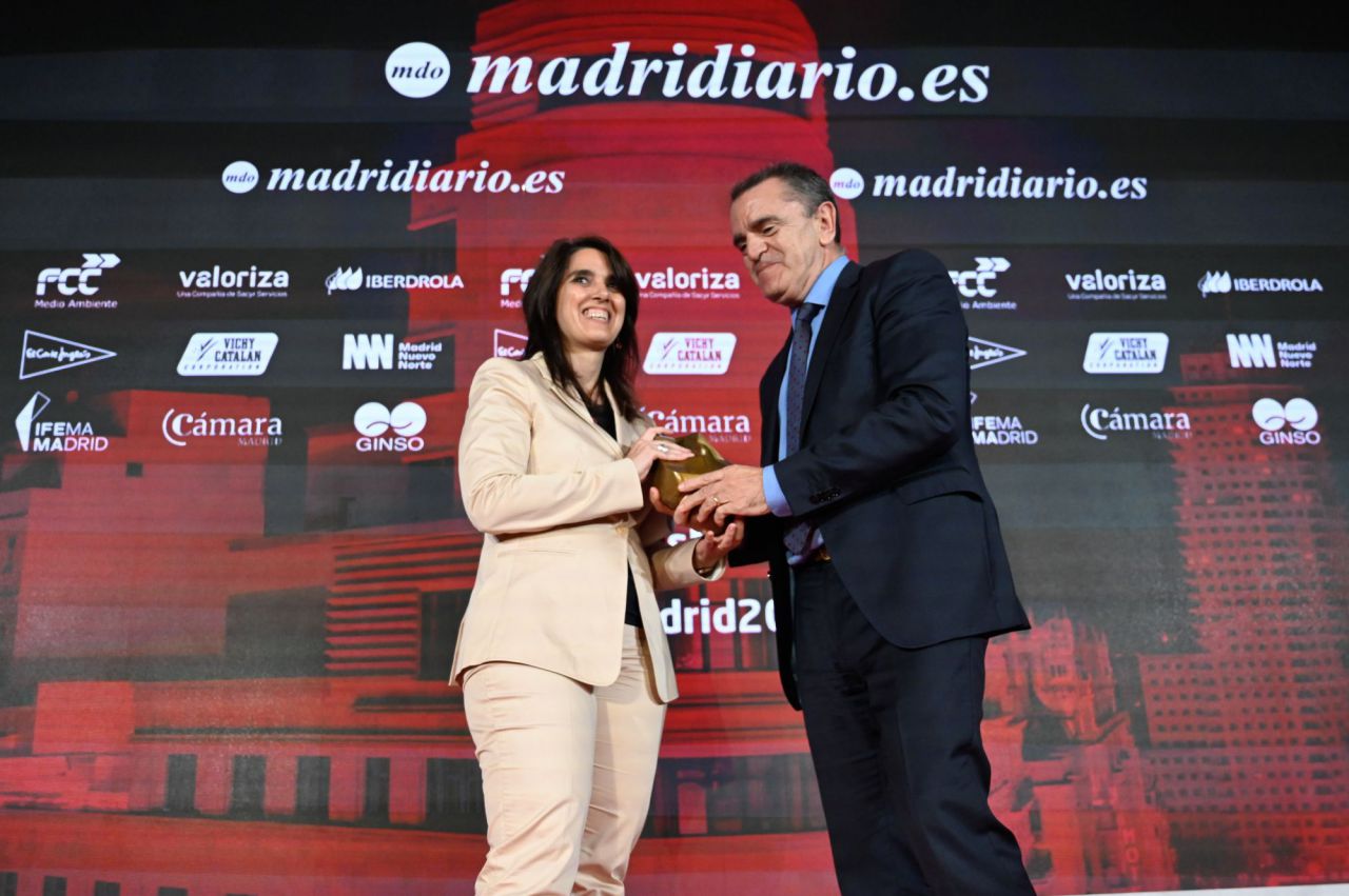 Sonia Araujo recoge el Premio Iniciativa Transporte: 30 años del AVE