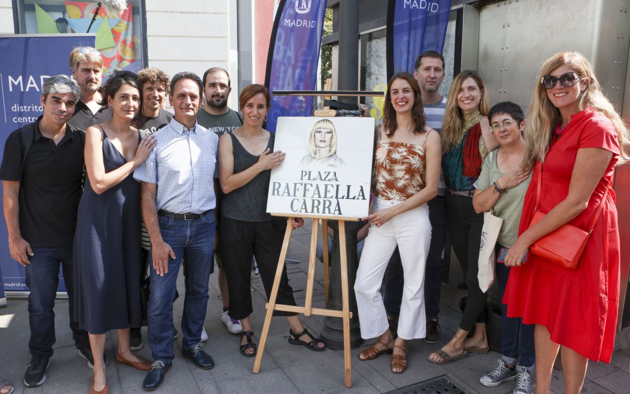 Inauguración de la plaza de Raffaella Carrà.