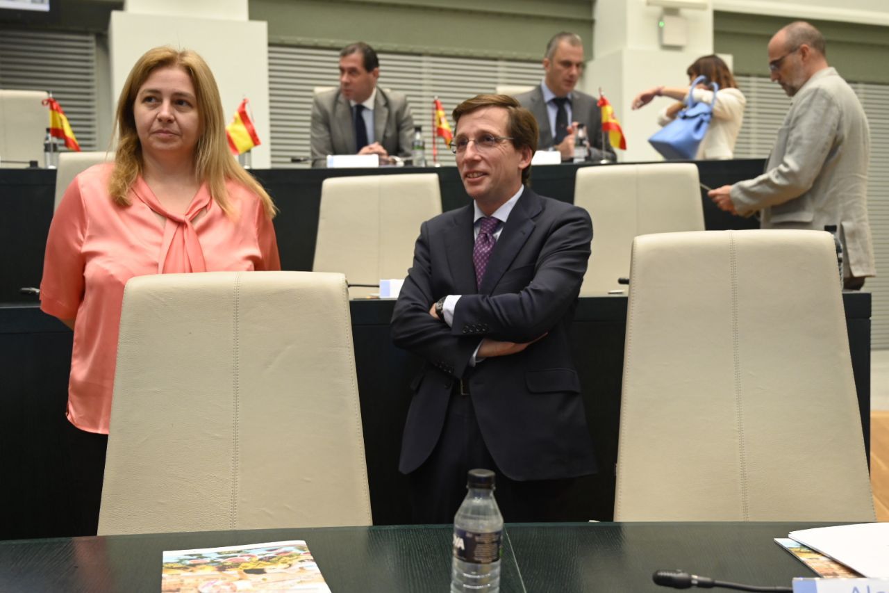 Inmaculada Sanz, concejala delegada de Seguridad y Emergencias del Ayuntamiento de Madrid, y José Luis Martínez-Almeida, alcalde de la ciudad.