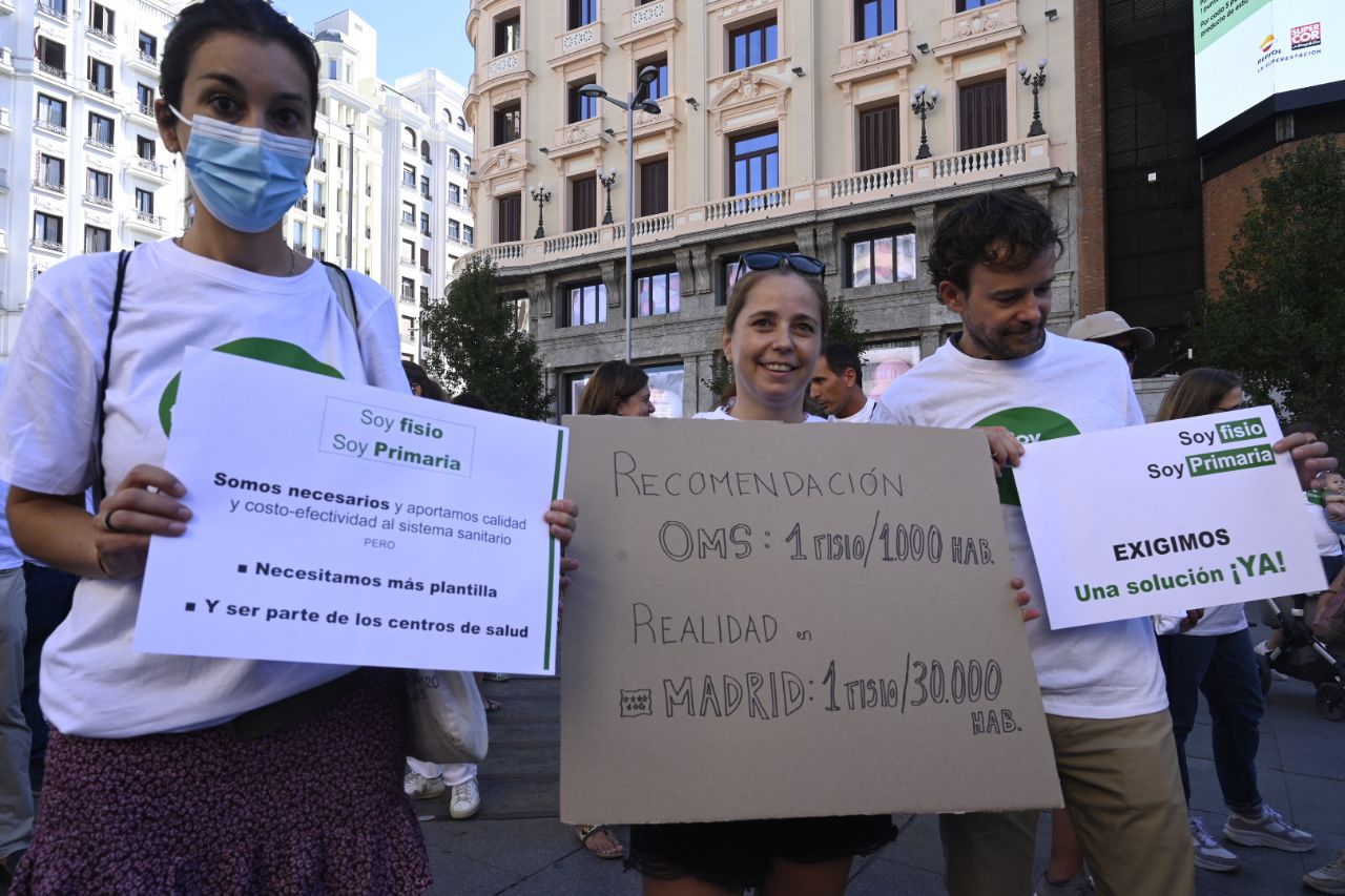 Concentración de fisioterapeutas para denunciar su mermada plantilla en la Atención Primaria.