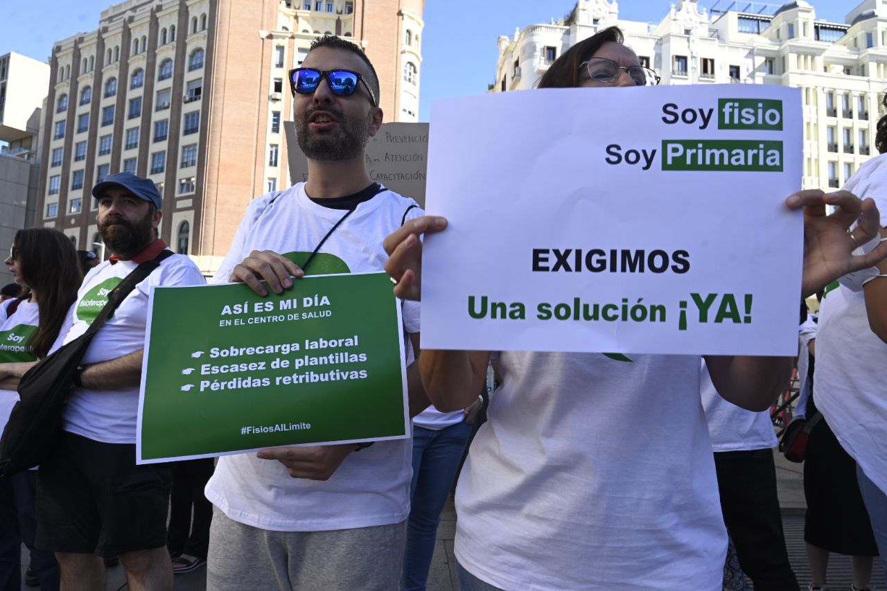 Concentración de fisioterapeutas para denunciar su mermada plantilla en la Atención Primaria.