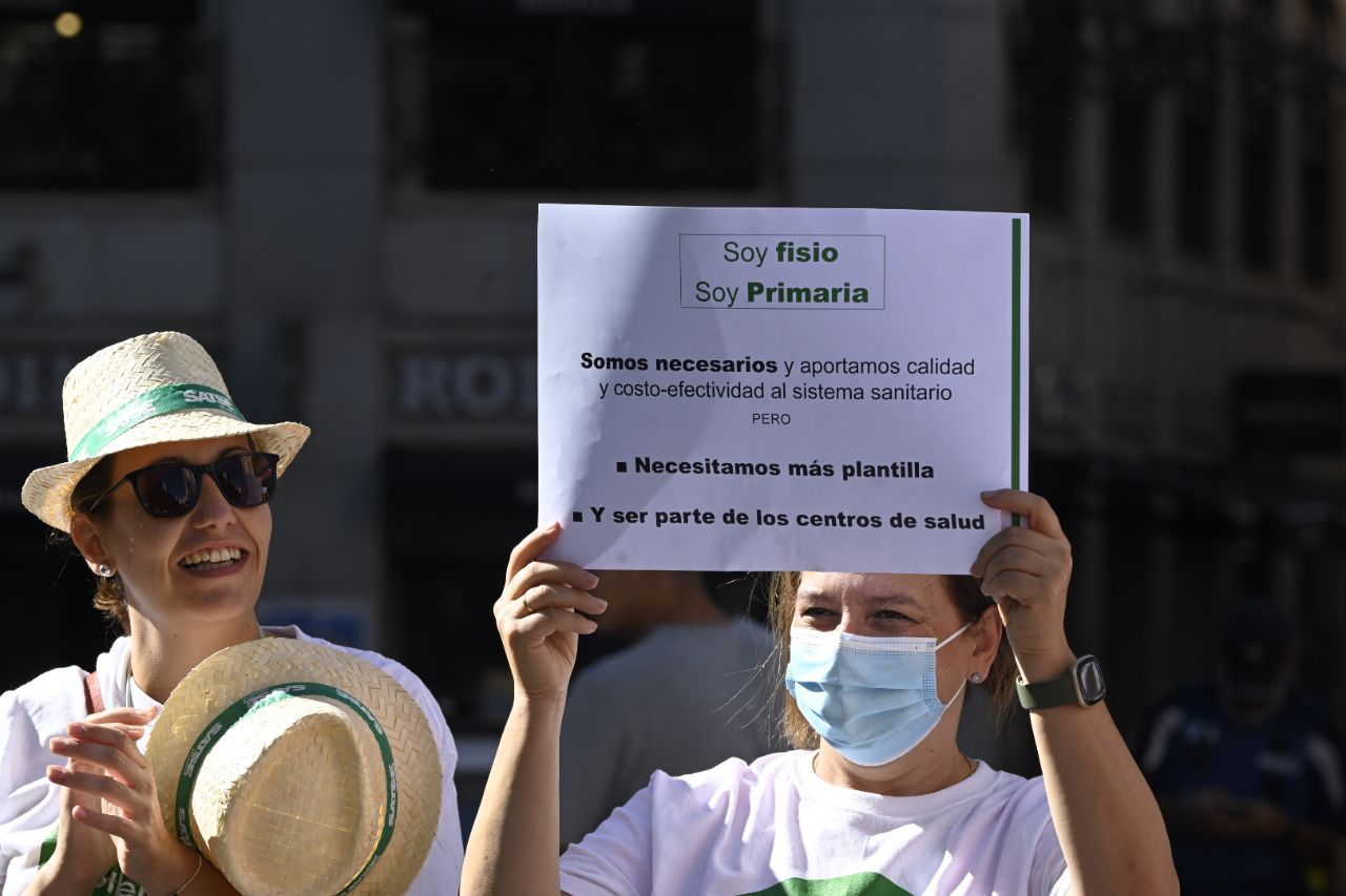 Concentración de fisioterapeutas para denunciar su mermada plantilla en la Atención Primaria.