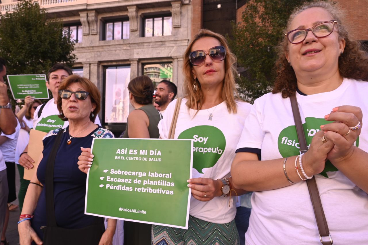 Concentración de fisioterapeutas para denunciar su mermada plantilla en la Atención Primaria.