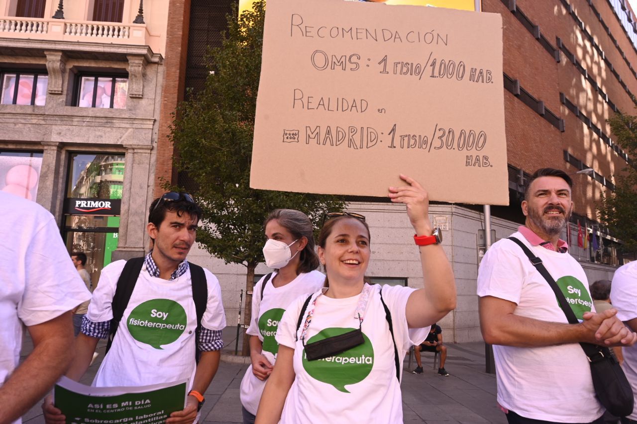 Concentración de fisioterapeutas para denunciar su mermada plantilla en la Atención Primaria.
