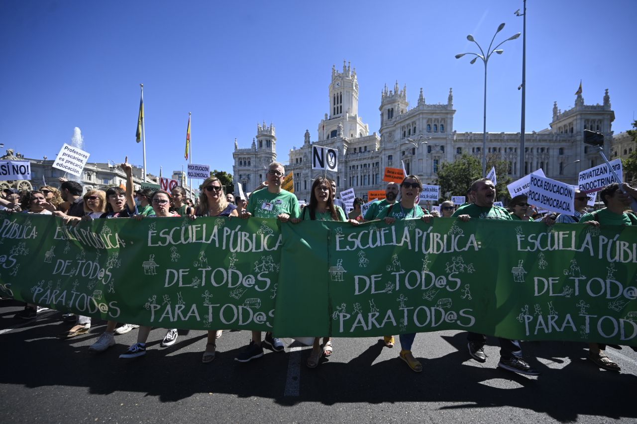 La Marea Verde sale a la calle a reivindicar más plazas de Educación pública y bajada de ratios. 
