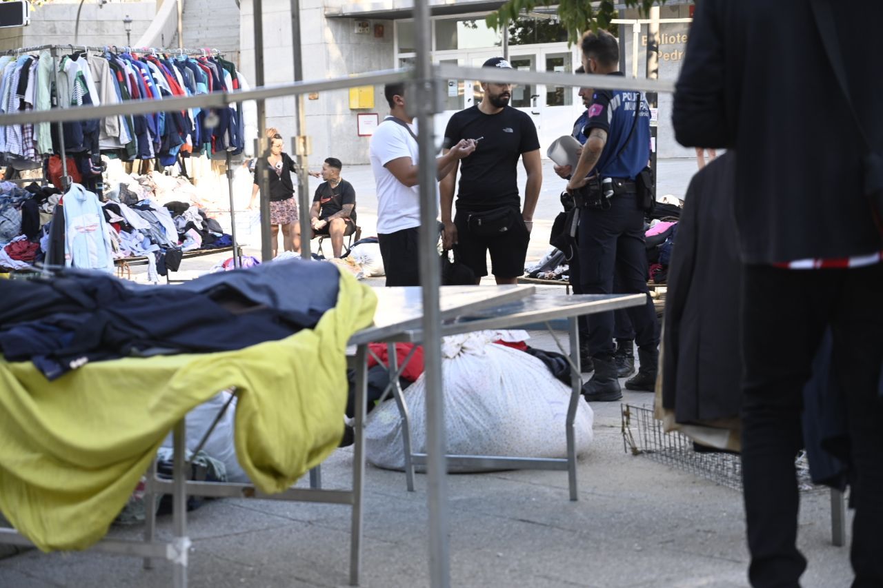 Traslado de los puestos del Rastro de la plaza del General Vara del Rey al jardín de las Heroínas de Sálvora.  