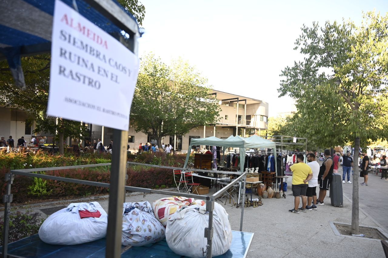 Traslado de los puestos del Rastro de la plaza del General Vara del Rey al jardín de las Heroínas de Sálvora.  