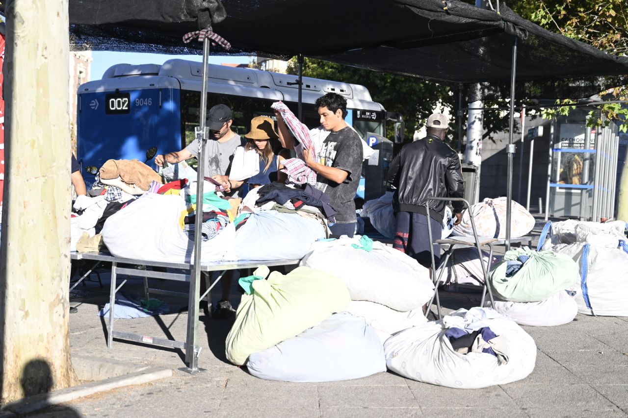 Traslado de los puestos del Rastro de la plaza del General Vara del Rey al jardín de las Heroínas de Sálvora.  
