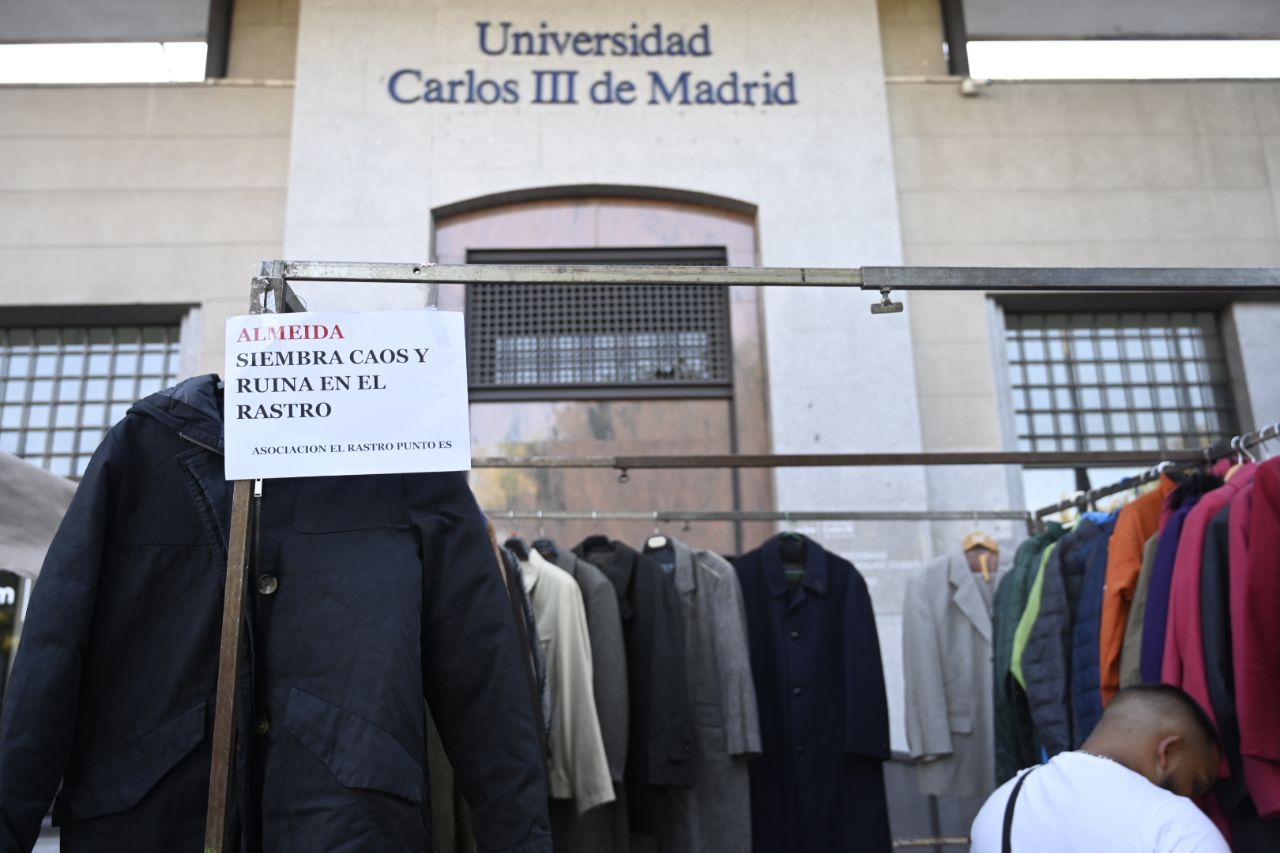 Traslado de los puestos del Rastro de la plaza del General Vara del Rey al jardín de las Heroínas de Sálvora.  