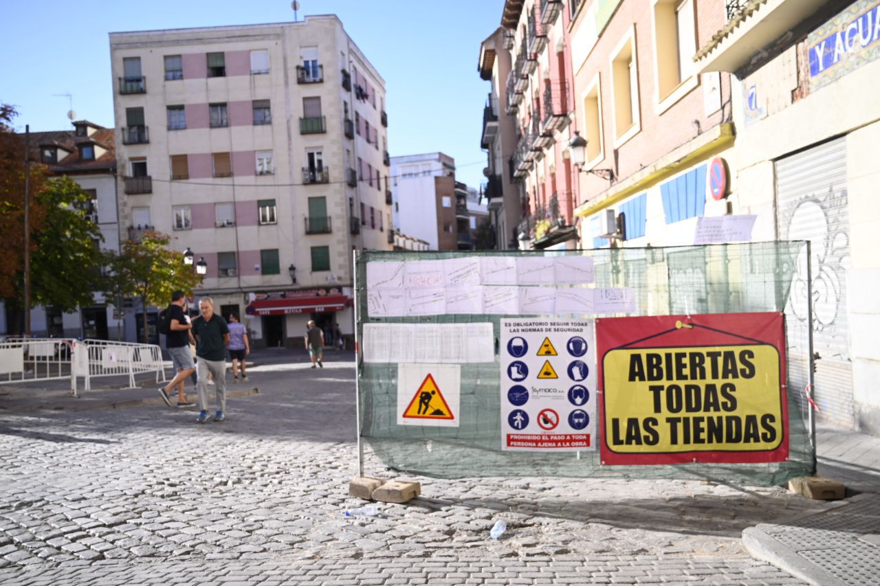 Obras en la plaza del General Vara del Rey.