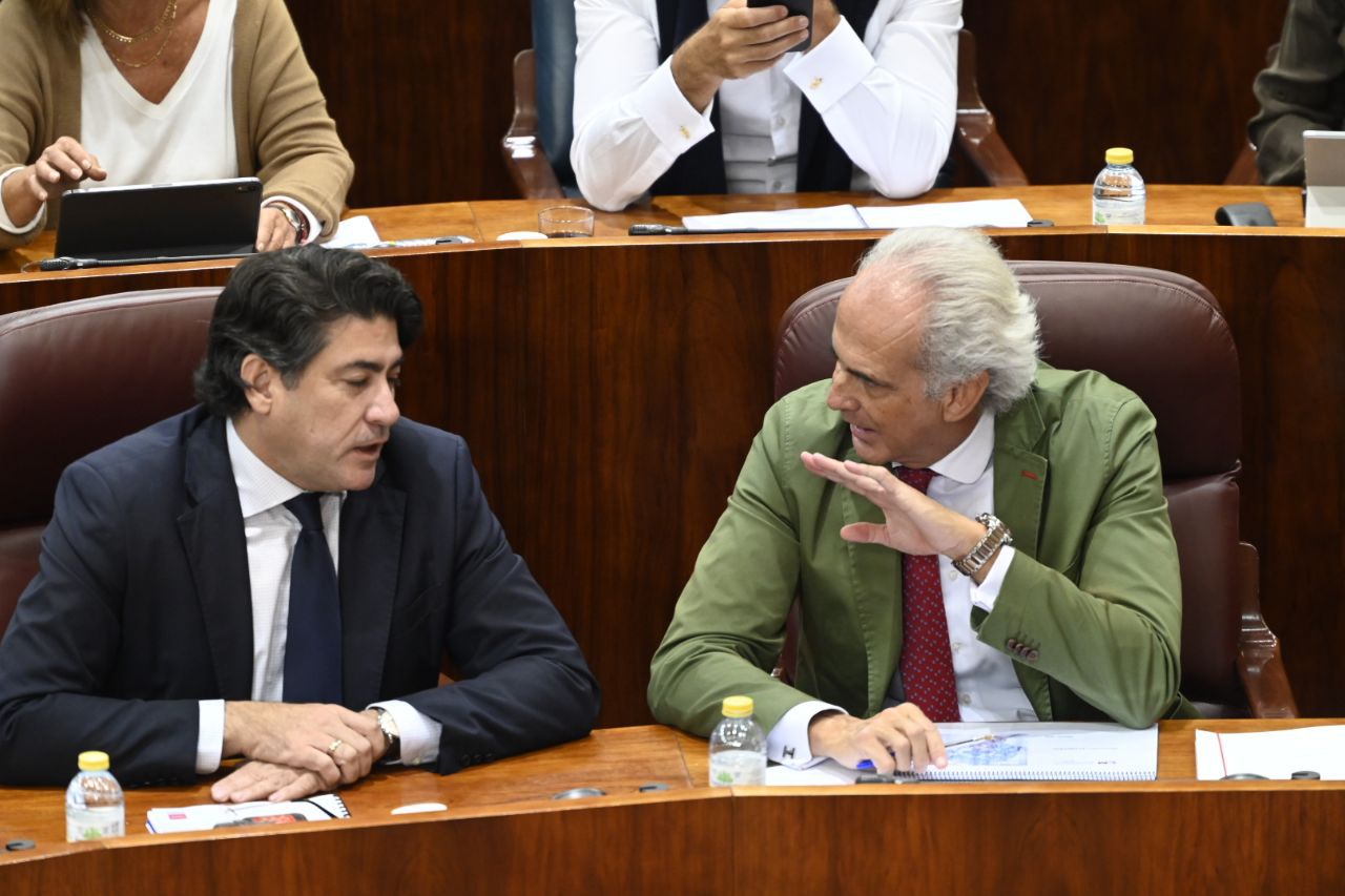 David Pérez, consejero de Transportes e Infraestructuras de la Comunidad de Madrid y Enrique Ruiz Escudero, consejero de Sanidad del Gobierno regional.