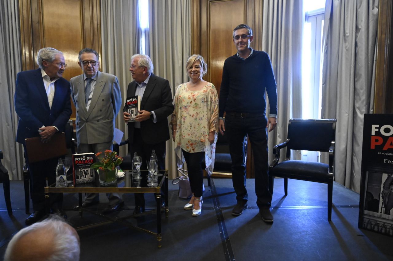 Fernando Ónega, Miguel Herrero de Miñón, Fernando Jáuregui, Elena Valenciano y Eduardo Madina
