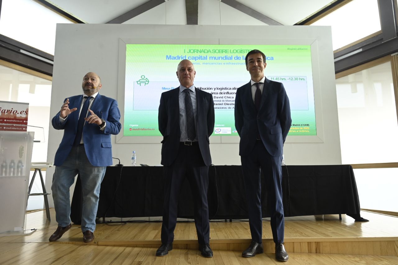Constantino Mediavilla, presidente de los Grupos de Madridiario y Diariocrítico,  David Chica, director general de Mercamadrid y Daniel Dieste, director de Operaciones de Ahorramas.