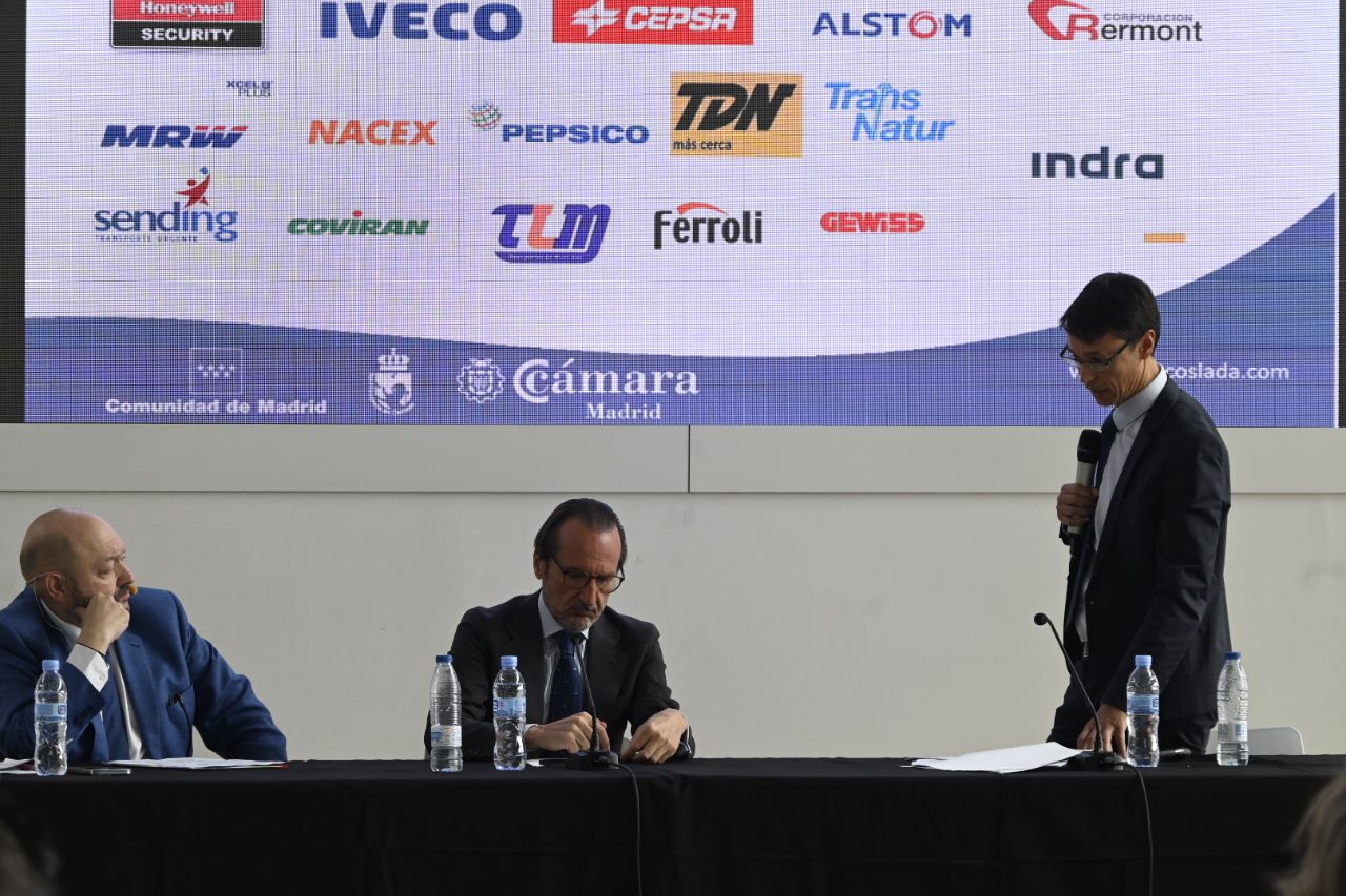 Constantino Mediavilla, presidente de los Grupos de Madridiario y Diariocrítico, Francisco Aranda, presidente de Uno Logista y Pedro Jaén, director financiero de Centro de Transportes de Coslada