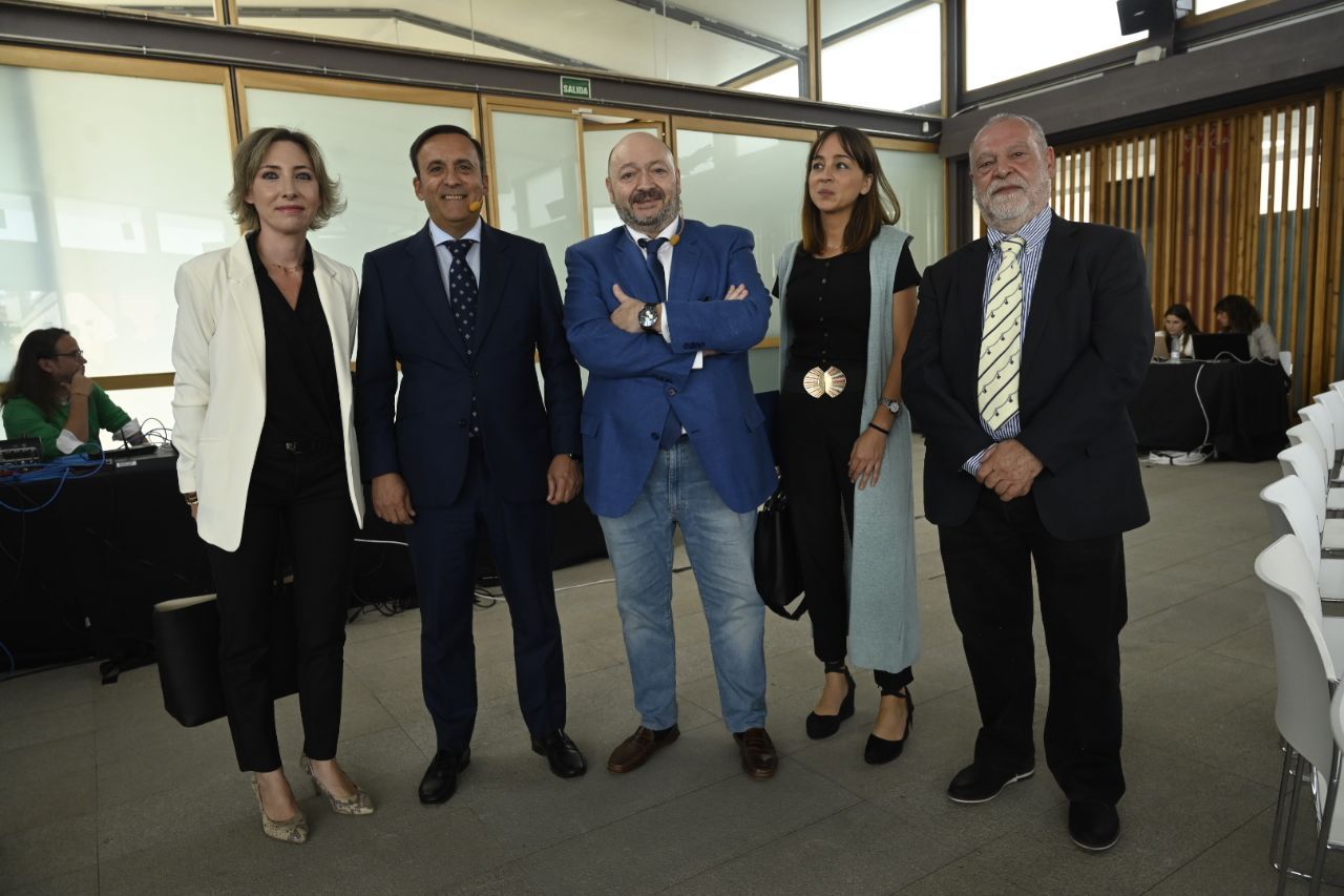 María Cano, directora de Madridiario, Eduardo Pastor, presidente de Cofares, Constantino Mediavilla, presidente de los Grupos de Madridiario y Diariocrítico y Pepe Brías, director general de Madridiario.