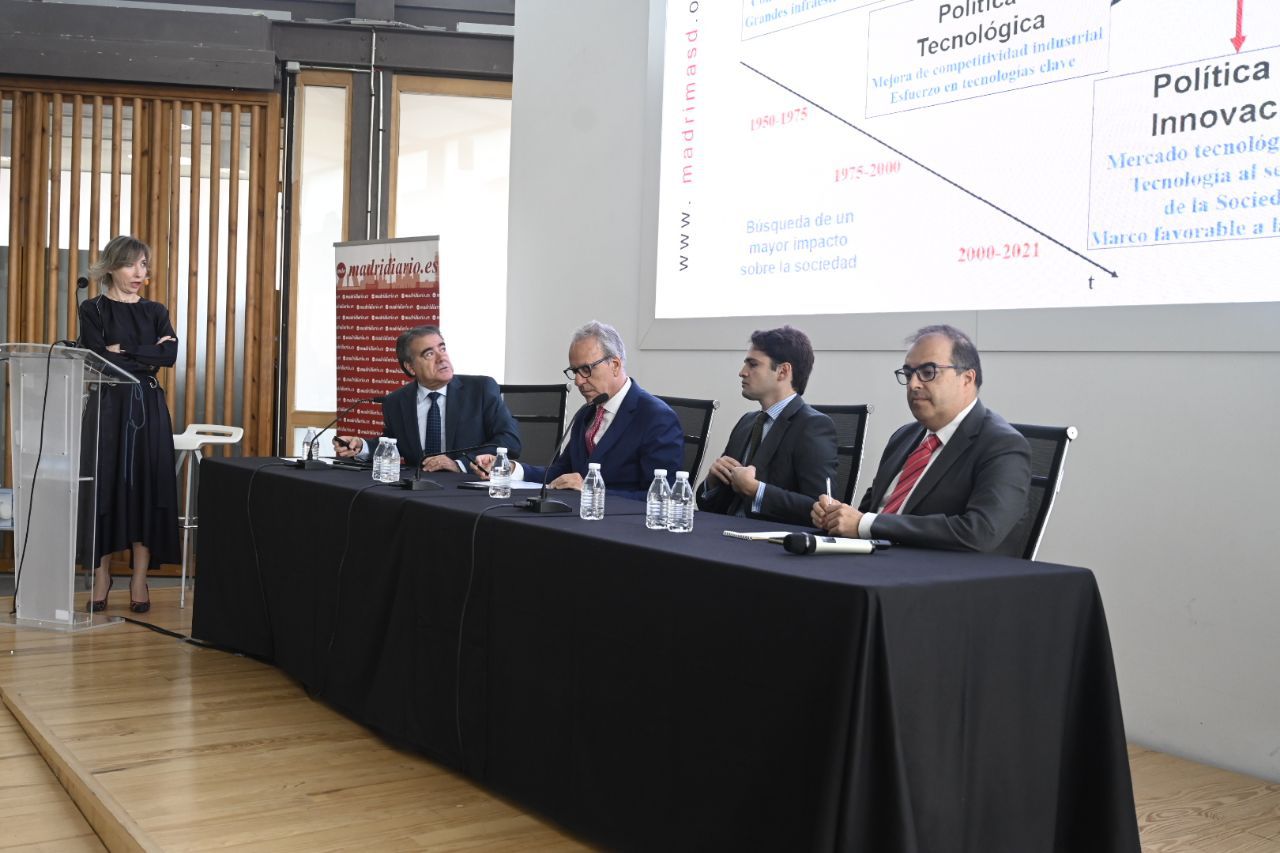 Federico Morán,  director de la Fundación para el Conocimiento madri+d, Segundo Píriz, rector de la Universidad Internacional de la Empresa (UNIE), Jaime Caruncho, director de Operaciones de Mi campus Residencias, y Santiago Llorente, alcalde de Leganés