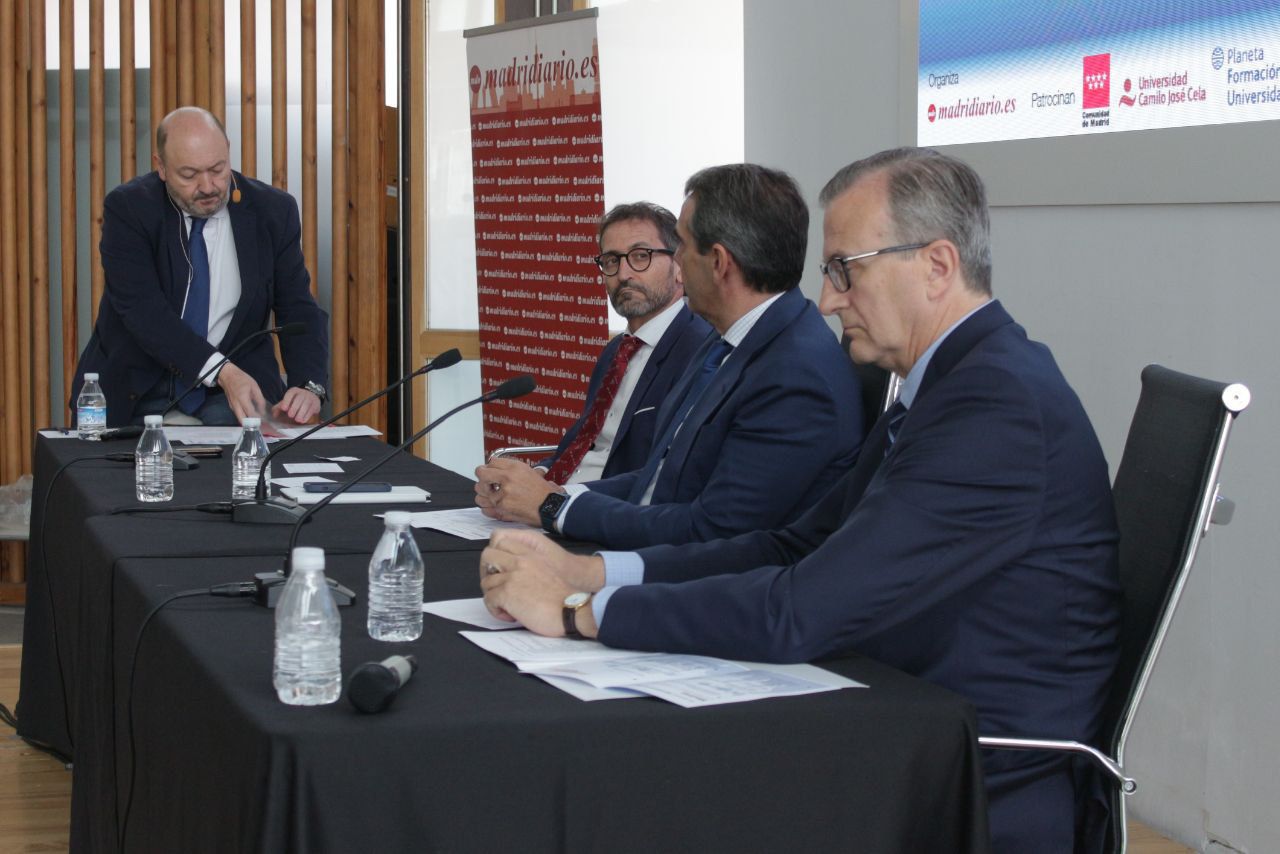 Constantino Mediavilla, presidente editor de Madridiario, Ricardo Díaz, director general de Universidades de la Comunidad de Madrid, Juan Luis Yagüe, director de Eurocolegios Casvi, y Pedro Irastorza, director general de la Universidad de Villanueva.