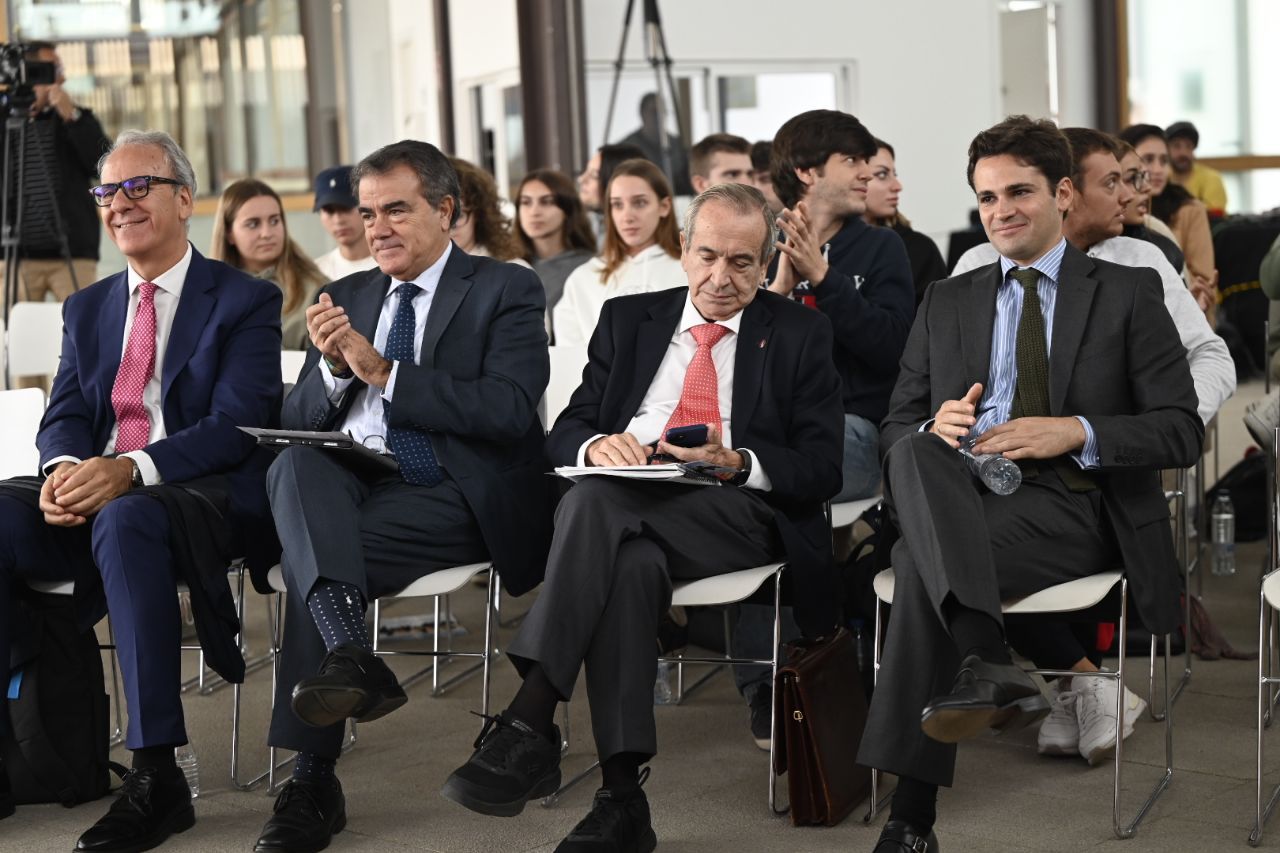 Segundo Píriz, rector de la Universidad Internacional de la Empresa (UNIE), Federico Morán, director de la Fundación para el Conocimiento madri+d, Emilio Lora-Tamayo, rector de la Universidad Camilo José Cela, y Jaime Caruncho, director de Operaciones de Mi campus Residencias. 