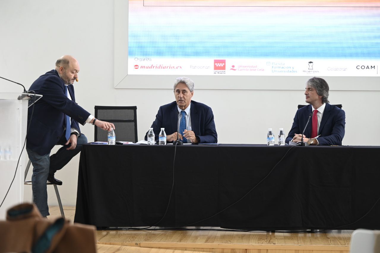 Jose Vicente Saz Pérez, rector de la Universidad de Alcalá de Henares, y Ramón Arilla, rector de ESIC.