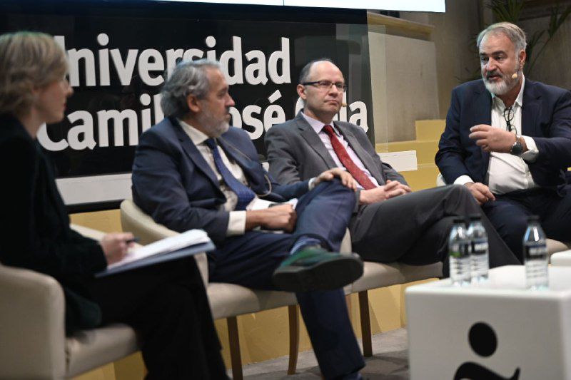 Fernando Arlandis. director General de Descarbonización y Transición Energética de la Comunidad de Madrid, Francisco José López, vocal asesor de la Dirección General de Sostenibilidad y Control Ambiental del Ayuntamiento de Madrid y Miguel Mayrata, director de Diversificación de Negocio de Redexi