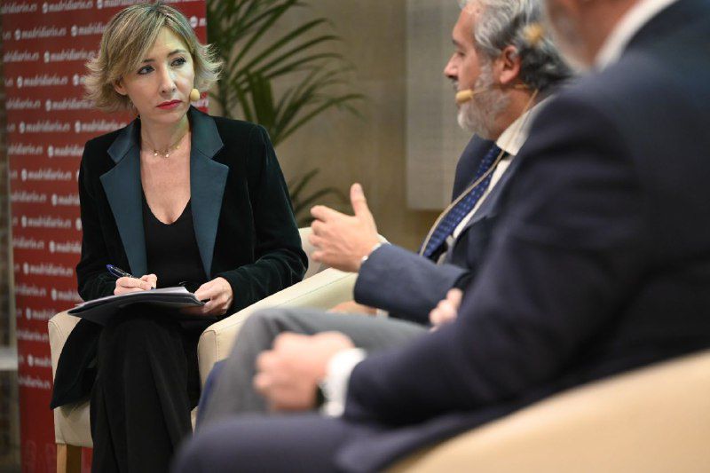 Fernando Arlandis, director General de Descarbonización y Transición Energética de la Comunidad de Madrid, Francisco José López, vocal asesor de la Dirección General de Sostenibilidad y Control Ambiental del Ayuntamiento de Madrid y Miguel Mayrata, director de Diversificación de Negocio de Redexis