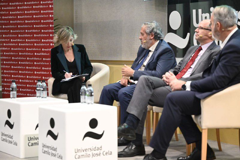 Fernando Arlandis. director General de Descarbonización y Transición Energética de la Comunidad de Madrid, Francisco José López, vocal asesor de la Dirección General de Sostenibilidad y Control Ambiental del Ayuntamiento de Madrid y Miguel Mayrata, director de Diversificación de Negocio de Redexi
