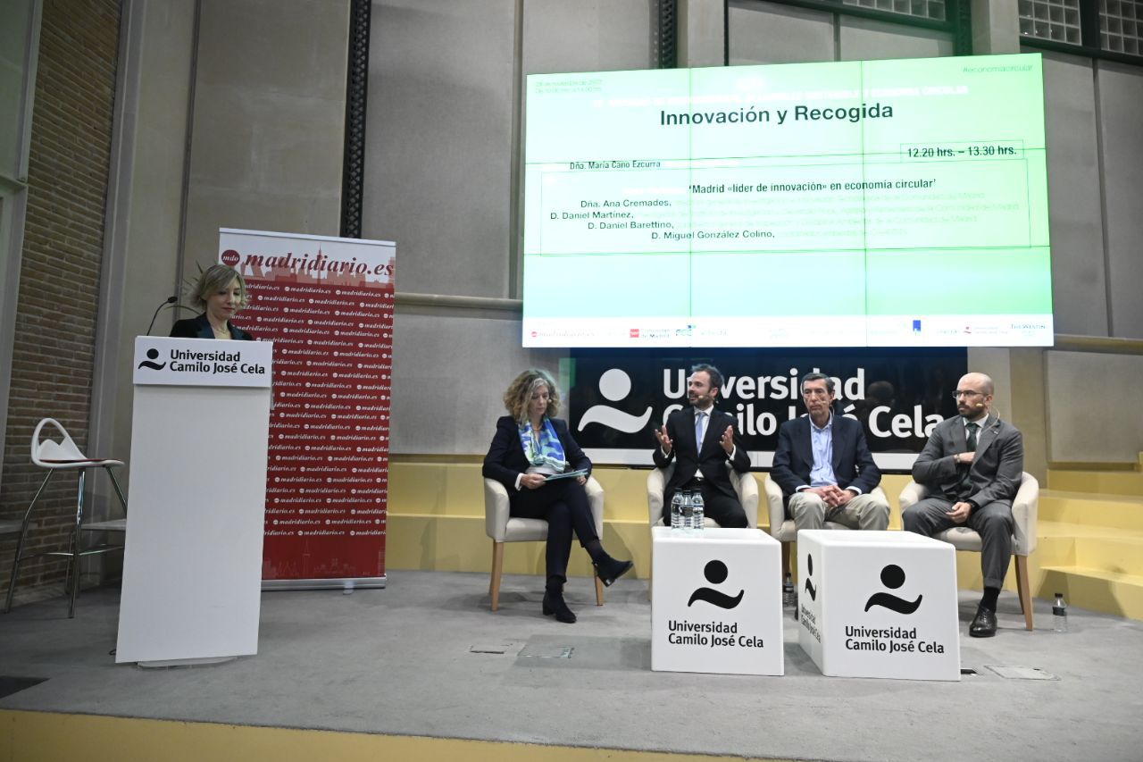 María Cano, directora de Madridiario, Daniel Barettino, subdirector general de Inspección y Disciplina Ambiental de la Comunidad de Madrid, Daniel Martínez, investigador del Instituto de Investigación y Desarrollo Rural, Agrario y Alimentario de la Comunidad de Madrid, Ana Cremades, directora general de Investigación e Innovación Tecnológica de la Comunidad de Madrid, y Miguel González Colino, coordinador ambiental de CreaMNN.