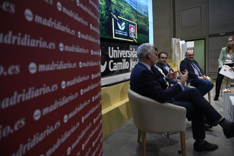 Alfredo García-Plata Fernández, alcalde de Torrelodones, Luis Guadalix Calvo, alcalde de Miraflores de la Sierra, Ángel Díaz, concejal y cuarto teniente alcalde de El Molar y Ángel Martín Herrero, presidente de la Mancomunidad de Servicios del Valle Norte del Lozoya