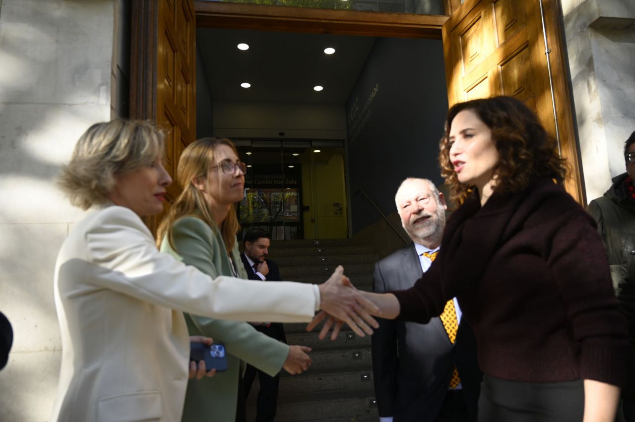 Isabel Díaz Ayuso, presidenta de la Comunidad de Madrid y María Cano, directora de Madridiario 