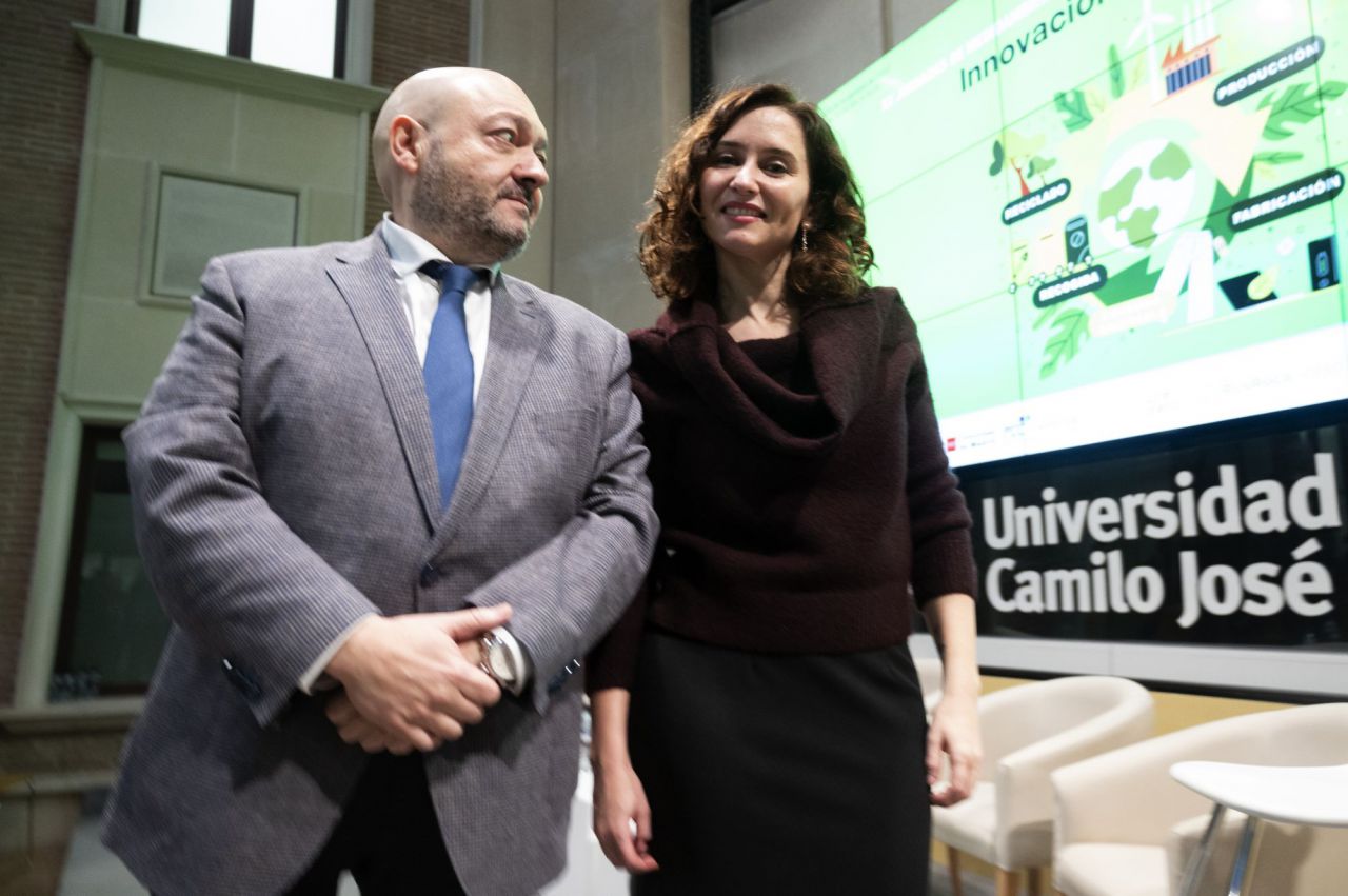 Constantino Mediavilla, presidente editor de Madridiario e Isabel Díaz Ayuso, presidenta de la Comunidad de Madrid