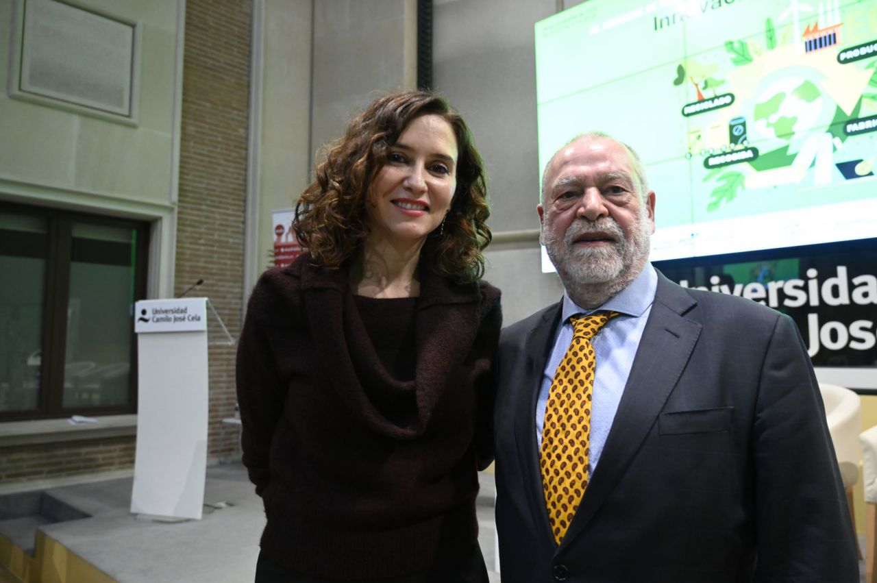 Isabel Díaz Ayuso, presidenta de la Comunidad de Madrid y José Brías, director general de Madridiario.