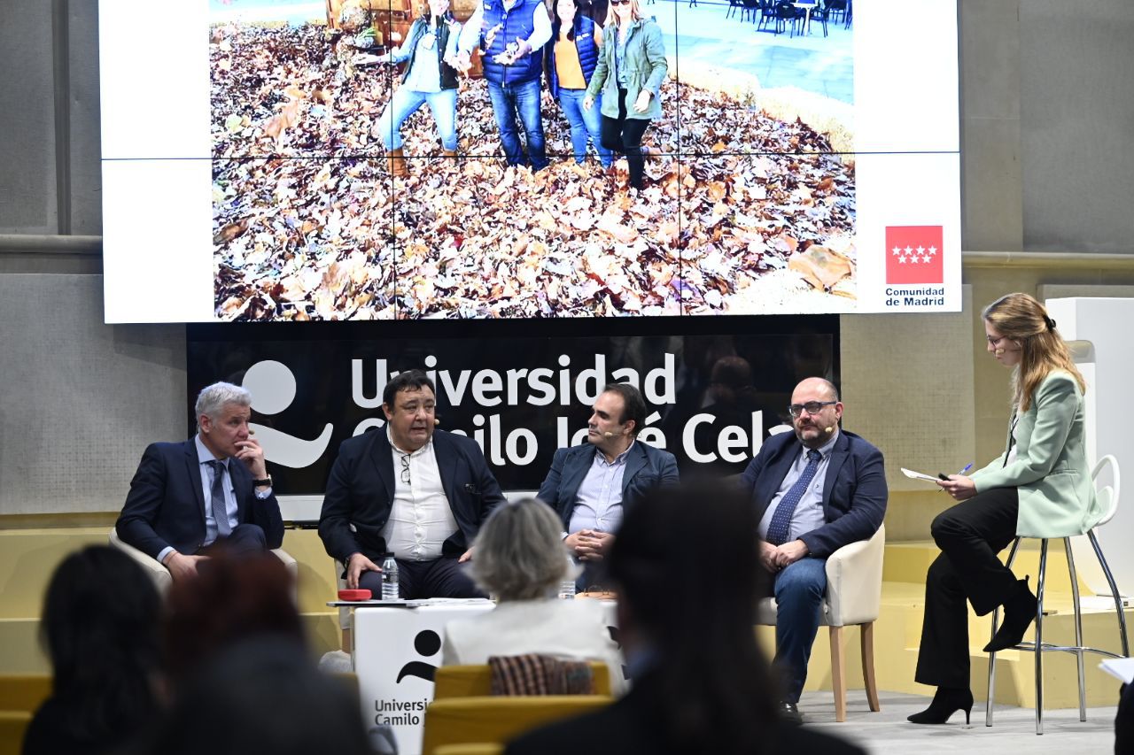 Alfredo García-Plata Fernández, alcalde de Torrelodones, Luis Guadalix Calvo, alcalde de Miraflores de la Sierra, Ángel Díaz, concejal y cuarto teniente alcalde de El Molar y Ángel Martín Herrero, presidente de la Mancomunidad de Servicios del Valle Norte del Lozoya.