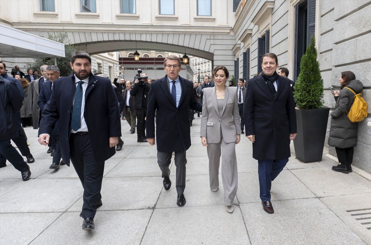 El presidente de la Región de Murcia, Fernando López Miras; el presidente del PP, Alberto Núñez Feijóo; la presidenta de la Comunidad de Madrid, Isabel Díaz Ayuso y el presidente de la Junta de Castilla y León, Alfonso Fernández Mañueco, durante el acto institucional por el Día de la Constitución. 