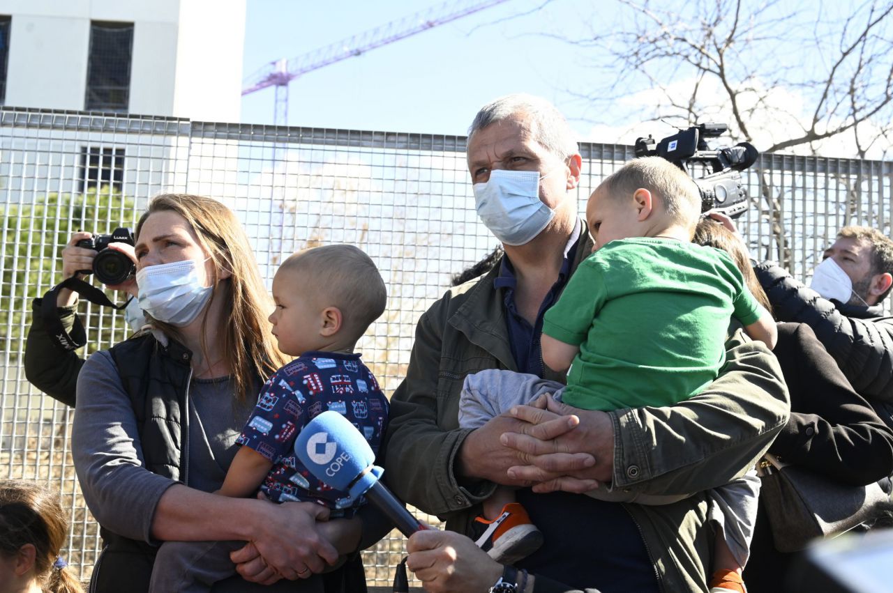 Por otro lado, la vicealcaldesa Begoña Villacís visitó a las familias que se alojaron en el centro de Las Caracolas, en Vallecas
