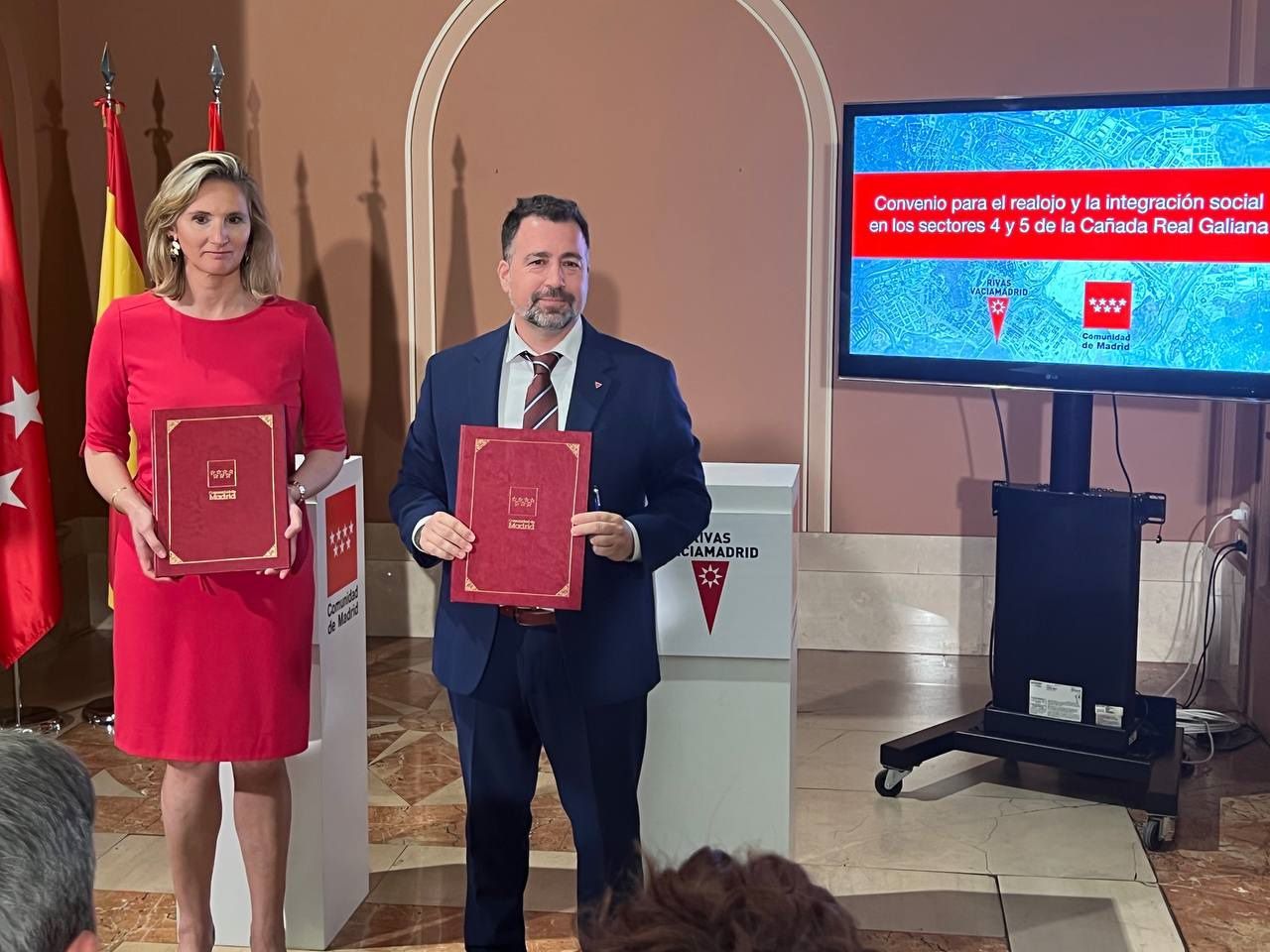 Rivas y la Comunidad firmaron el primer convenio para garantizar el derecho a una vivienda digna para las familias de Cañada Real
