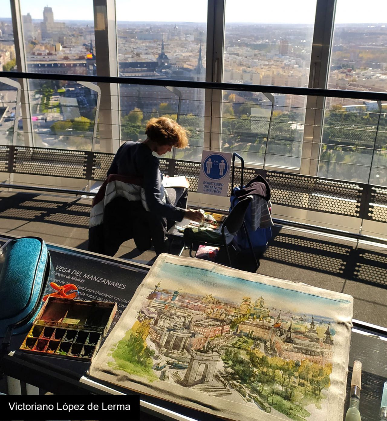 Exposición de pintura en el Faro de Moncloa para conmemorar el 30º aniversario.
