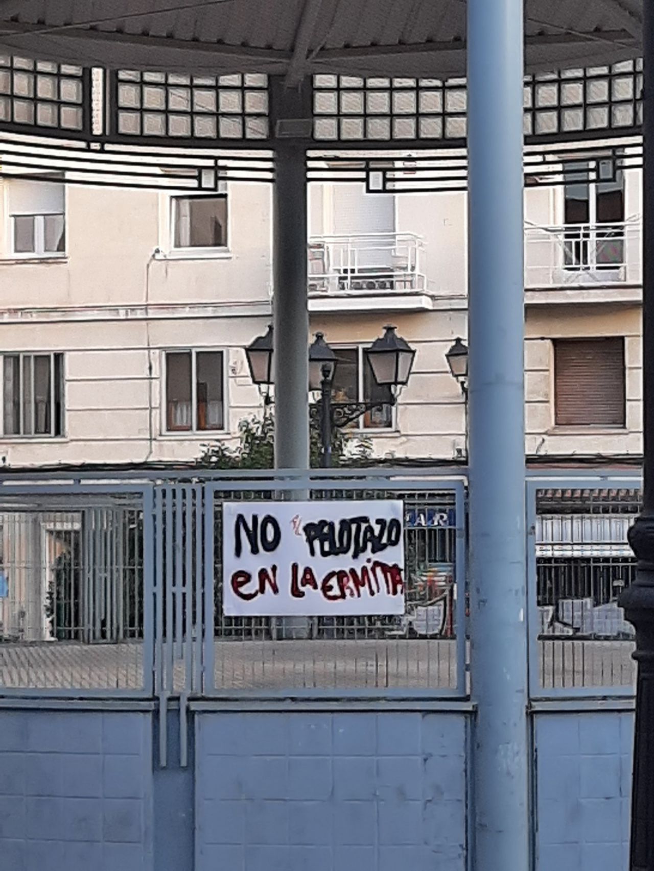 Protesta de los vecinos por el proyecto de la Ermita del Santo