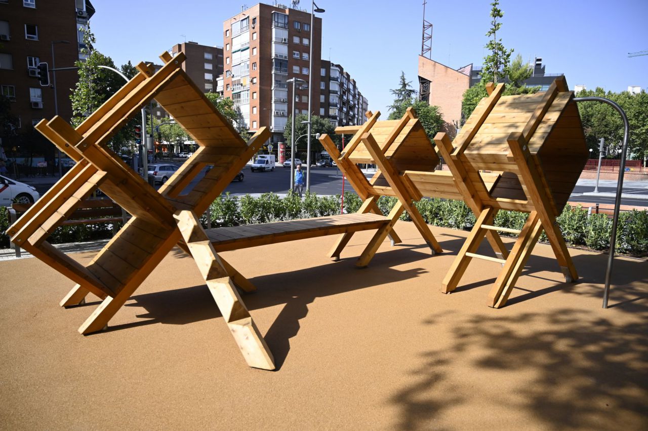 La delegada de Obras y Equipamientos, Paloma García Romero, acompañada del concejal de Salamanca y Centro, José Fernández, visita el entorno del eje Joaquín Costa-Francisco Silvela
