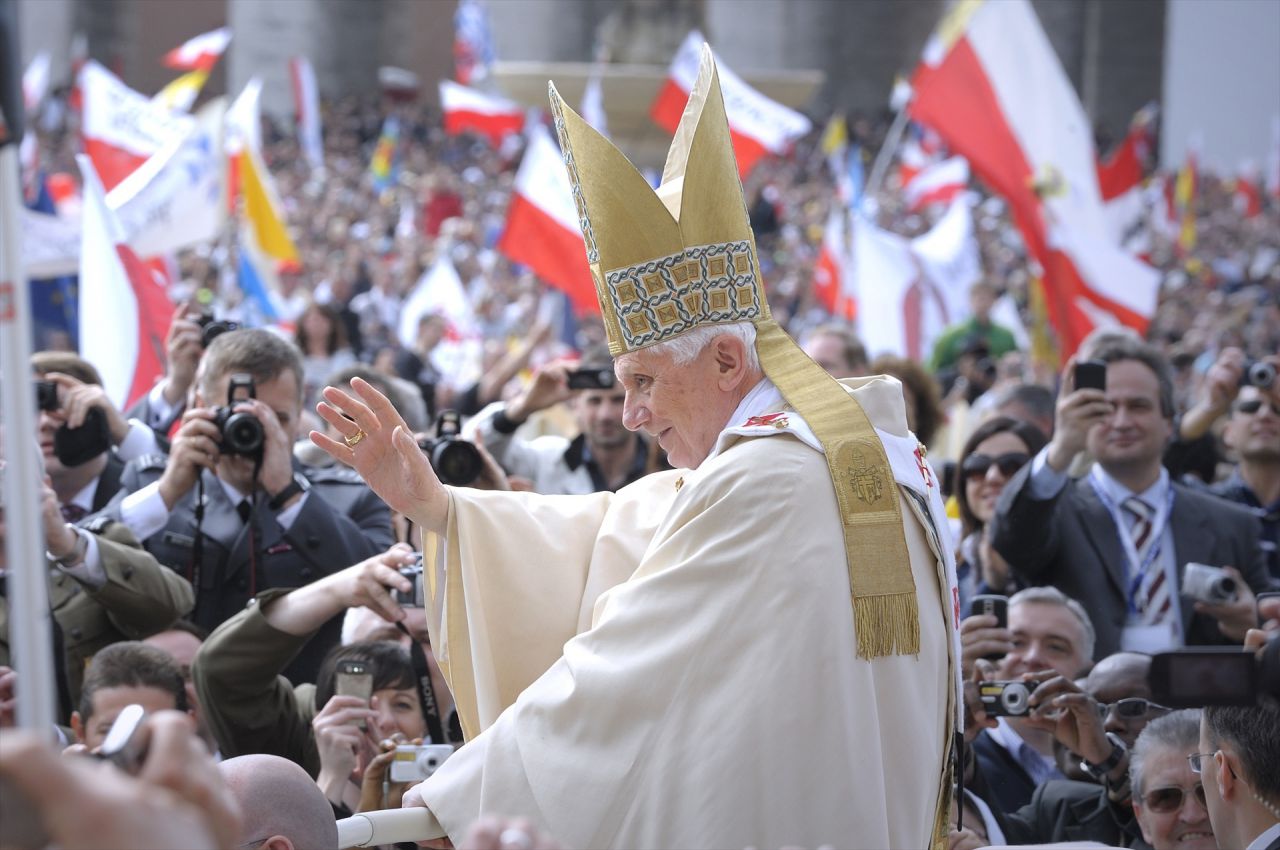 El Papa emérito, Benedicto XVI, en el acto de canonización del Papa Juan Pablo II en 2011. 