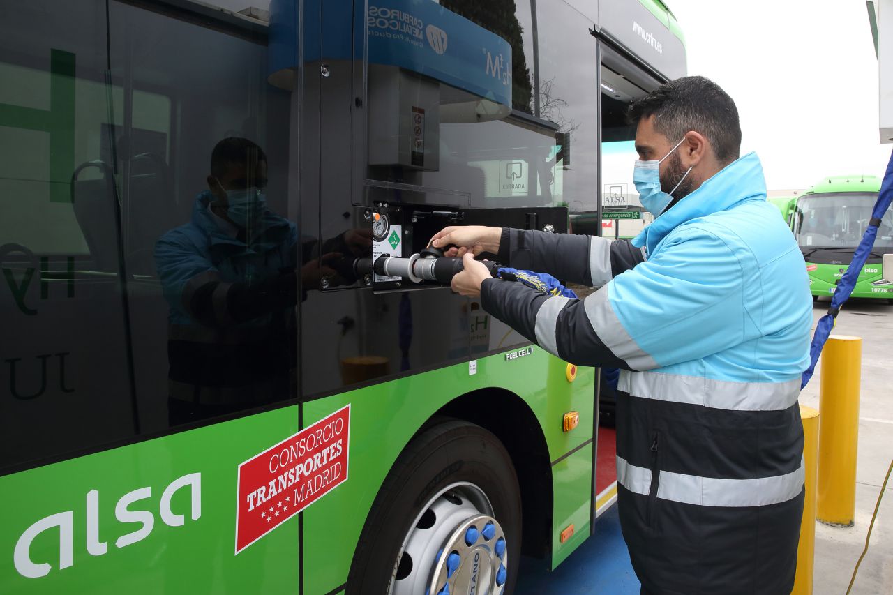 Alsa pone en marcha el primer autobús de hidrógeno que operará en España de forma permanente