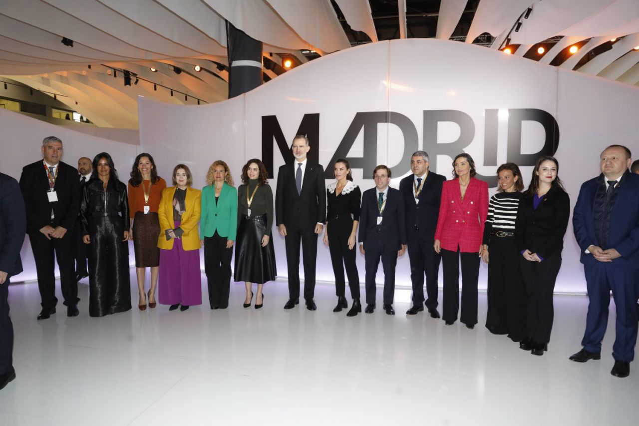 Sus Majestades los Reyes de España visitan el Stand de Madrid en Fitur