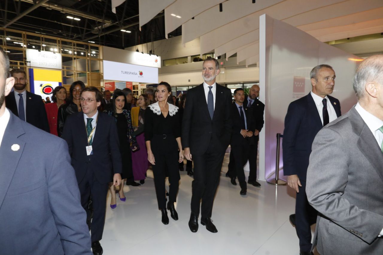 Sus Majestades los Reyes de España visitan el Stand de Madrid en Fitur