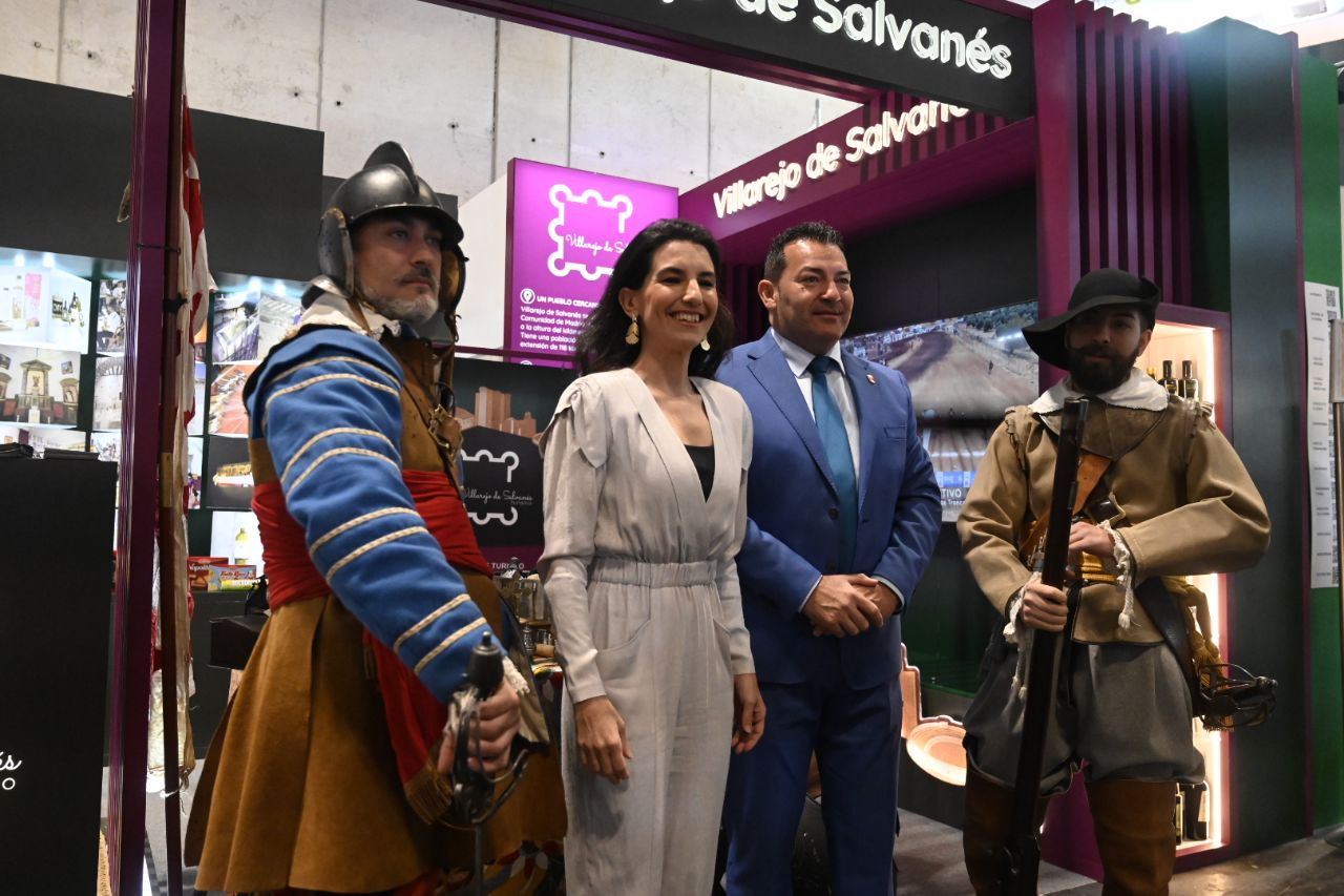Rocío Monasterio en el stand de Villarejo de Salvanés