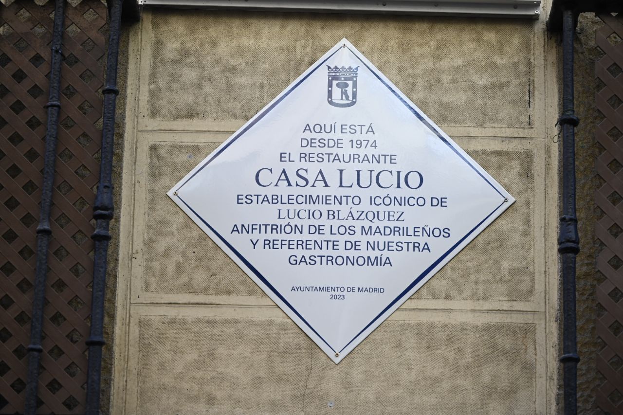 Placa conmemorativa Casa Lucio
