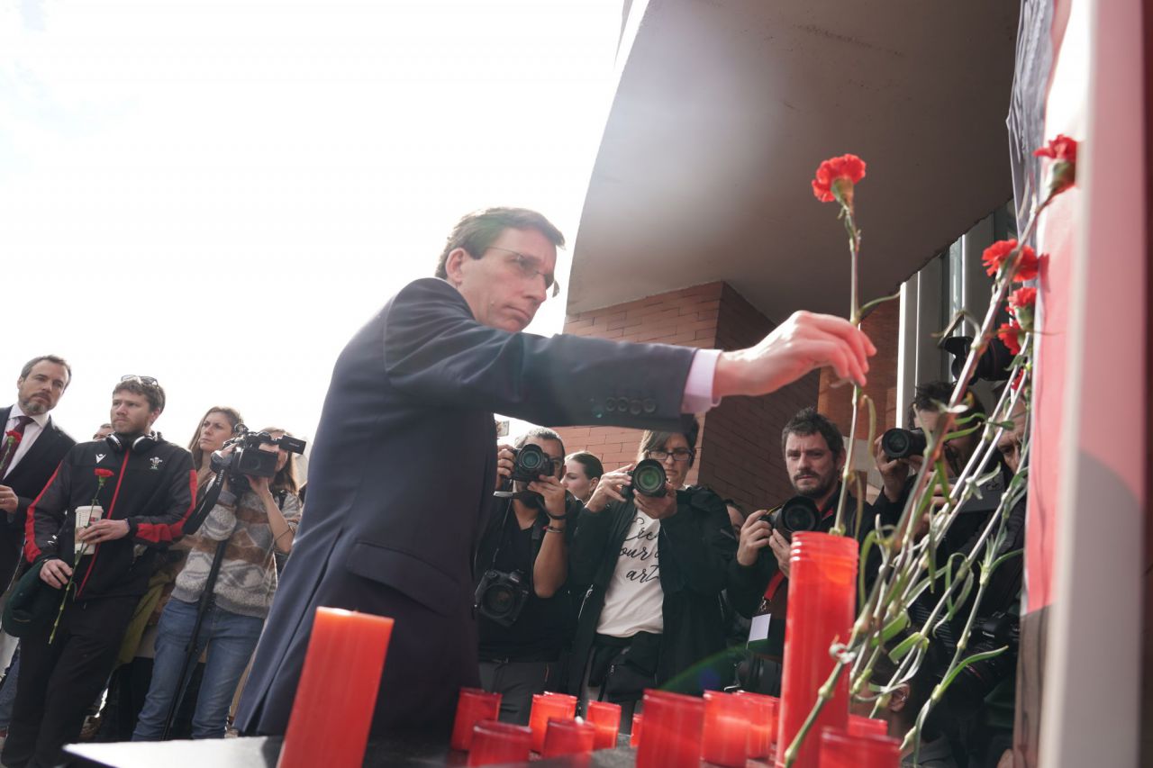 El alcalde, José Luis Martínez-Almeida, en el acto en recuerdo a las víctimas del 11-M en Atocha.