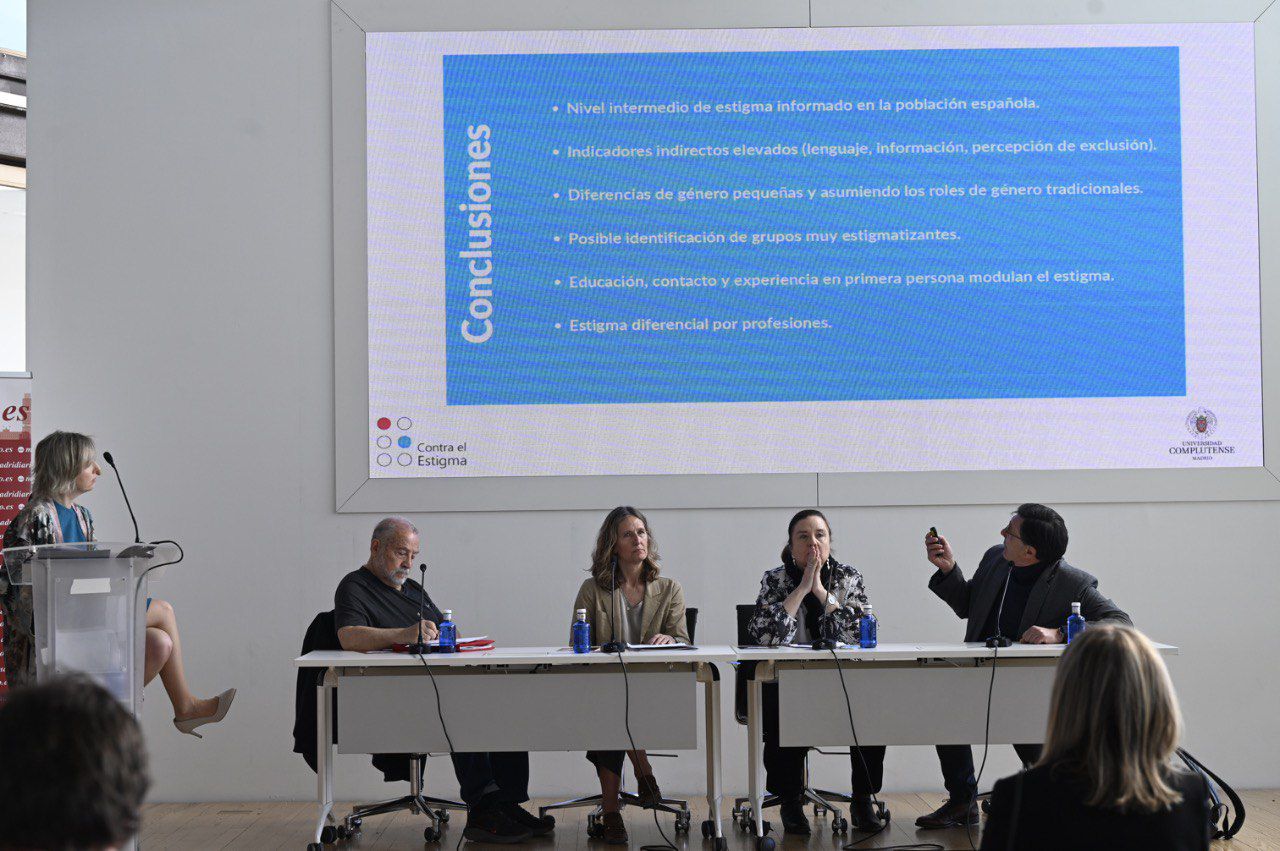 En la primera mesa, ‘Salud Mental y estigma’, han participado Manuel Muñoz, Juanjo Sánchez, Helena de Carlos y Guadalupe Morales