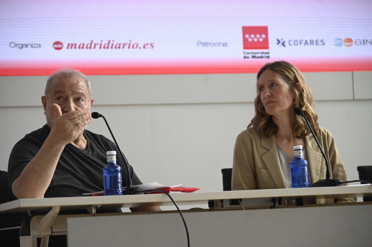 Juanjo Sánchez, representante institucional de la Federación Salud Mental de Madrid, y Helena de Carlos, representante de la Fundación Manantial.