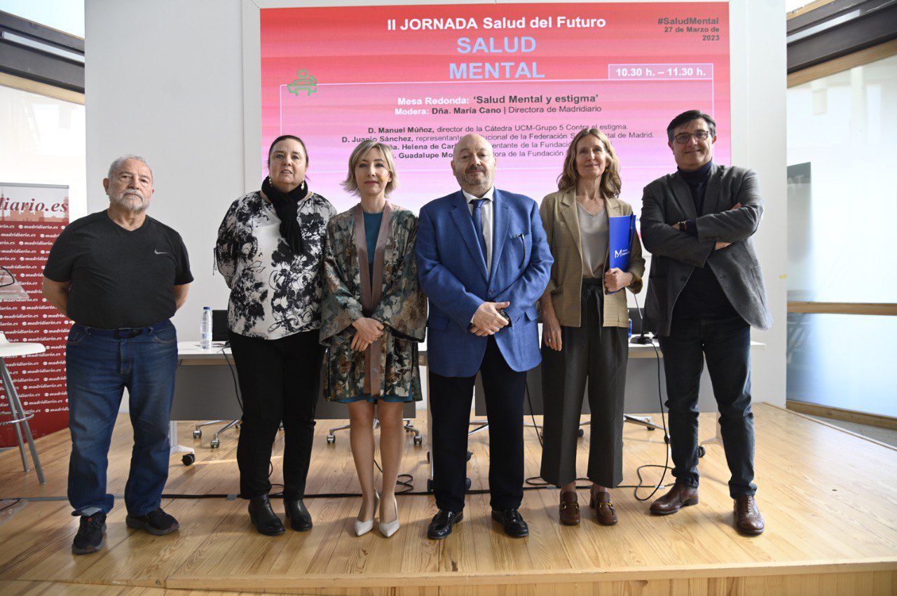 Manuel Muñoz, director de la Cátedra UCM-Grupo 5 Contra el estigma; Juanjo Sánchez, representante institucional de la Federación Salud Mental de Madrid; Helena de Carlos, representante de la Fundación Manantial; y Guadalupe Morales, directora de la Fundación Mundo Bipolar, serán los ponentes. En el centro, María Cano, directora de Madridiario, y Constantino Mediavilla, presidente editor de Madridiario.
