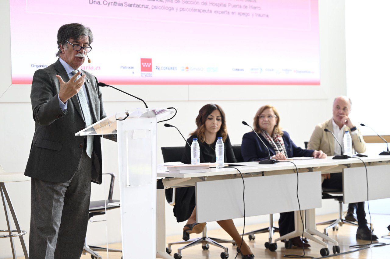 Moderada por Javier Urra, director clínico de Recurra Ginso, la segunda mesa, ‘Impacto de la pandemia en la población infanto-juvenil’, ha contado con la presencia José Antonio Luengo, decano del Colegio de la Psicología; Montserrat Graell, jefa de Servicio del Hospital del Niño Jesús, y Cynthia Santacruz, psicóloga y psicoterapeuta experta en apego y trauma.